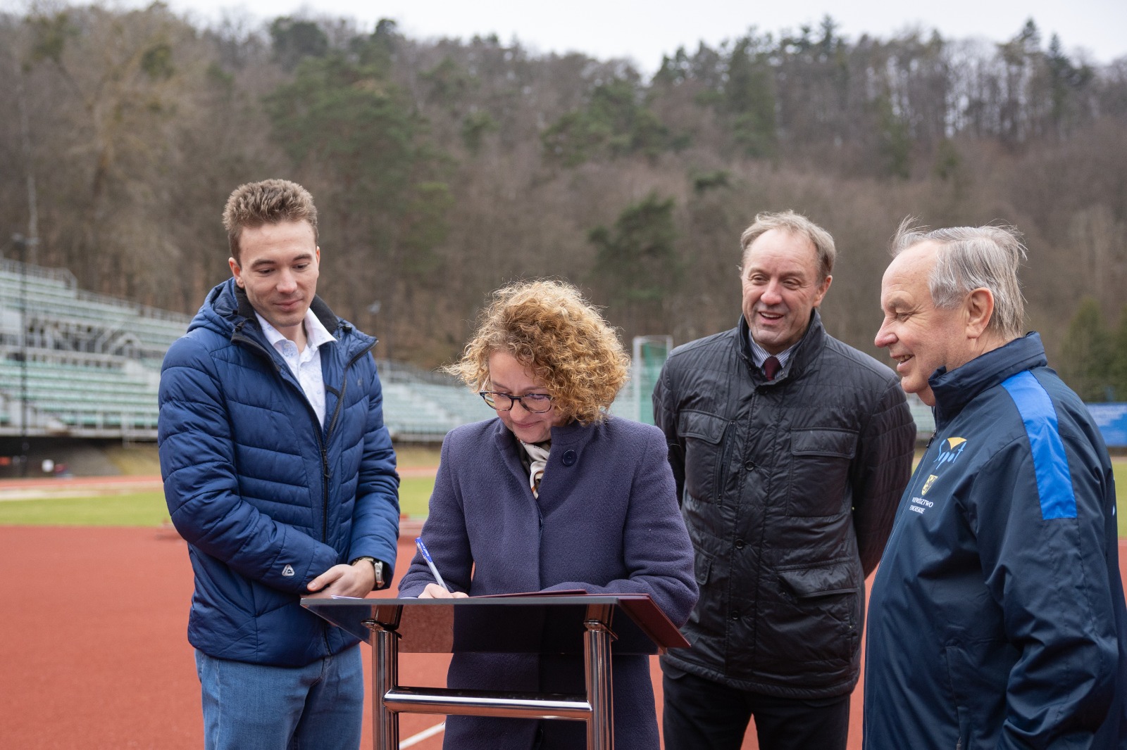 stadion leśny podpisanie umowy